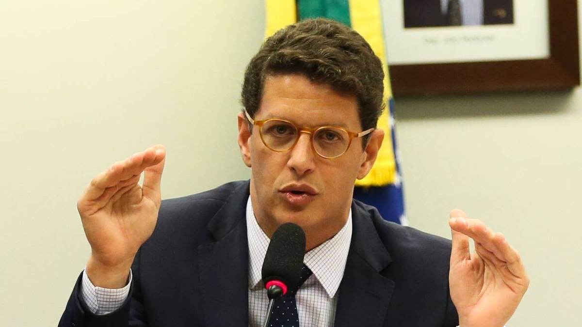 Ex-ministros de Bolsonaro ficaram 'mais ricos', segundo dados do TSE