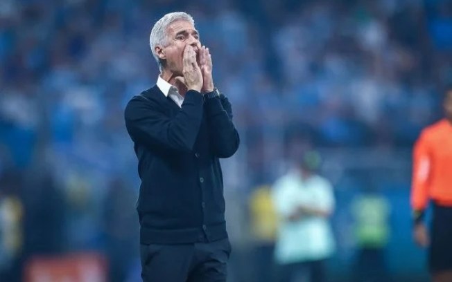 Técnico pediu reação do elenco após a goleada sofrida na Arena MRV