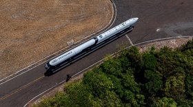 Lançamento inédito de foguete no Brasil termina em queda