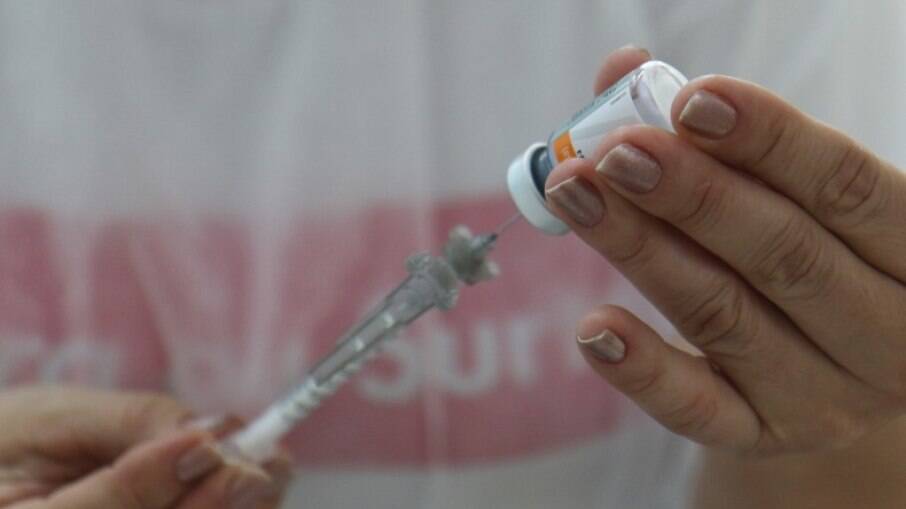 Erro leva 23 pessoas a tomarem vacina para tétano em vez de Covid-19 no Paraná