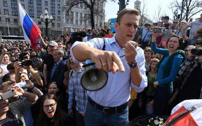 (Arquivo) O finado opositor russo Alexei Navalny em uma manifestação contra Vladimir Putin em Moscou, em 5 de maio de 2018