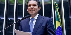 Hugo Motta admite viagem a Lisboa em jato de Vorcaro