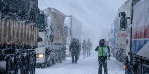 Temporal fecha estradas no Chile e turistas ficam presos