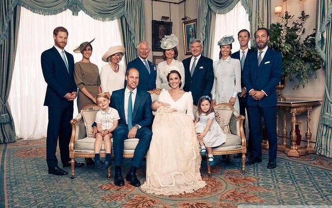 Família Real britânica vive crise com briga entre Harry e William