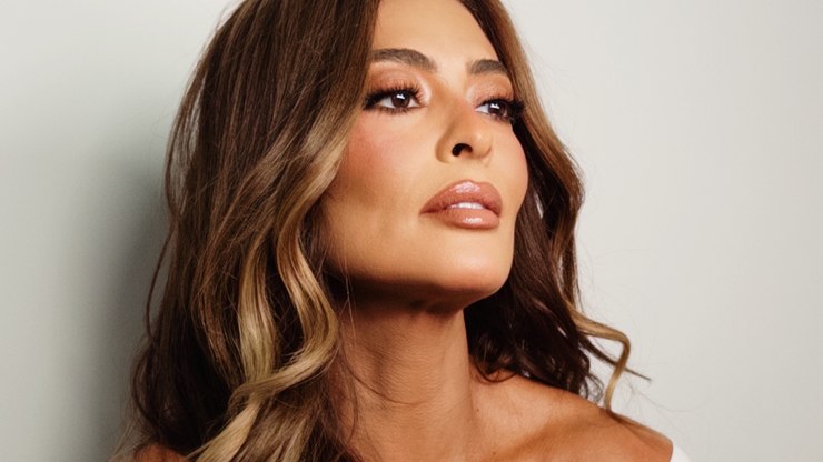 Aos 47 anos, Juliana Paes posa de topless: 'Perfeição'