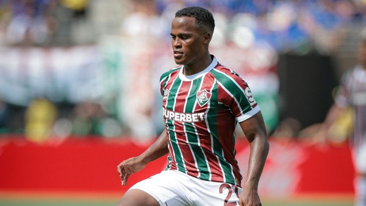 Despedida? Jhon Arias se emociona em entrevista pós-queda do Flu