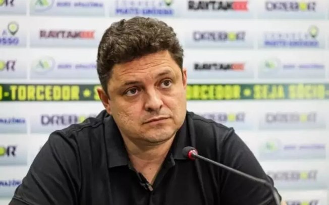 Presidente do Cuiabá afirma que só libera António Oliveira após pagamento de multa e vê falta de respeito do Corinthians em negociação