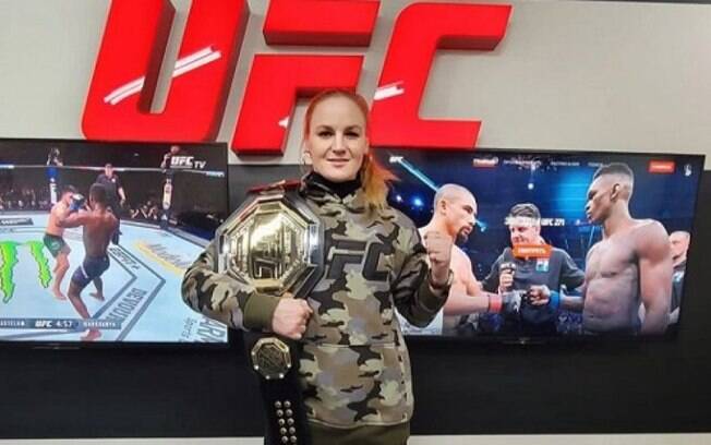Dona do cinturão peso-mosca do UFC, Shevchenko quer subir de divisão para tentar título dos galos