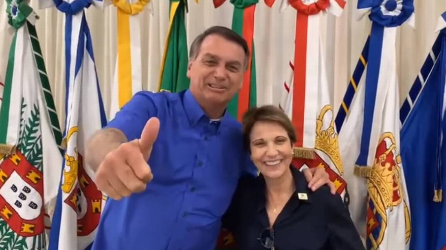 O presidente Jair Bolsonaro ao lado de Tereza Cristina