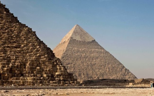 Coordenadas da Pirâmide do Egito não batem com velocidade da luz