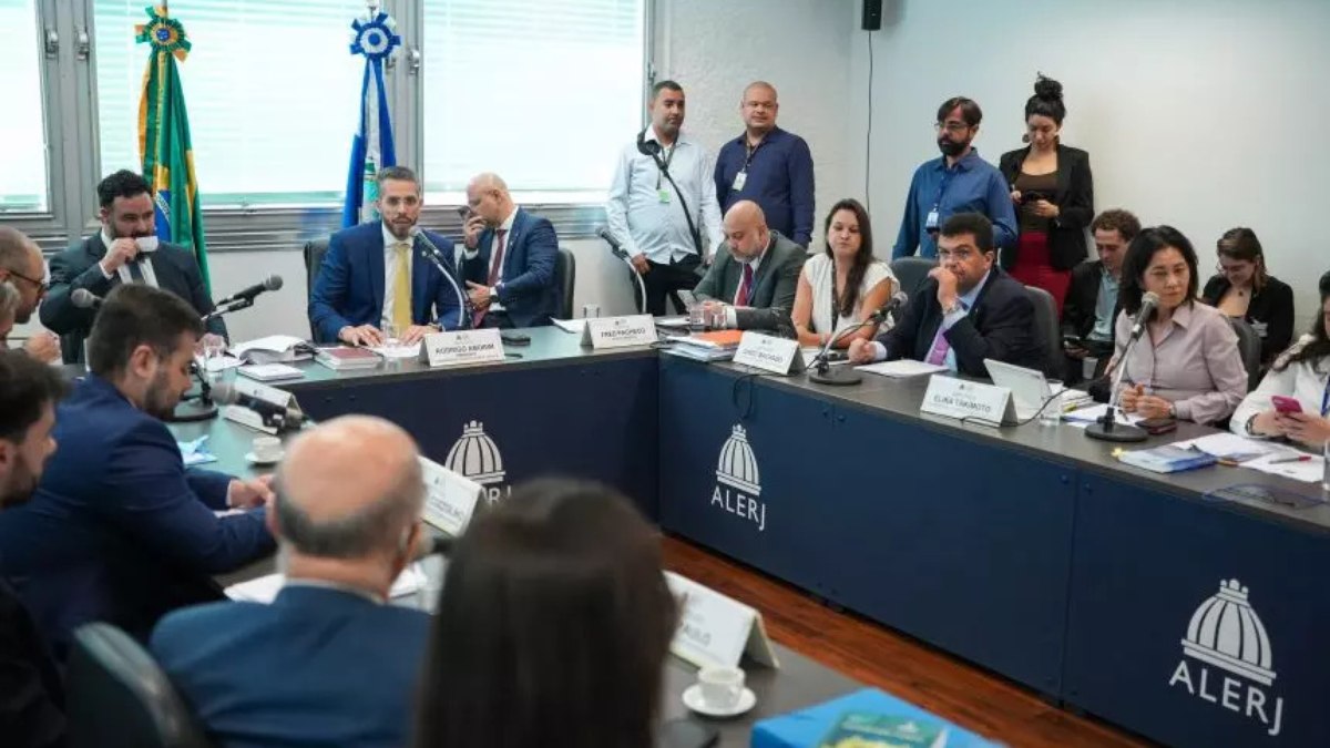 Reunião da Comissão de Constituição e Justiça definiu parecer sobre a prisão de Rodrigo Bacellar (União Brasil).