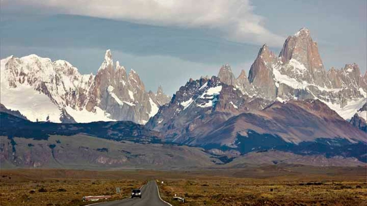 A Patagônia argentina tem registrado um elevado incremento turístico nos últimos anos. Segundo dados do governo argentino, em dezembro de 2023 o número de turistas na região glacial no sul do país foi 47% maior em comparação ao mesmo período do ano anterior. 