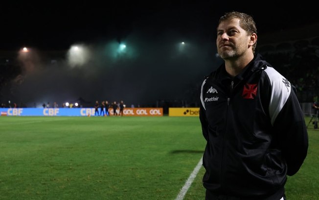 Rafael Paiva abre o jogo sobre futuro no comando do Vasco: “Sempre à disposição”