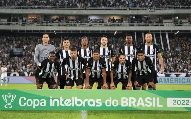 Pressão do Botafogo para em Cavichioli, mas defesa mostra problemas antigos e deixa a desejar
