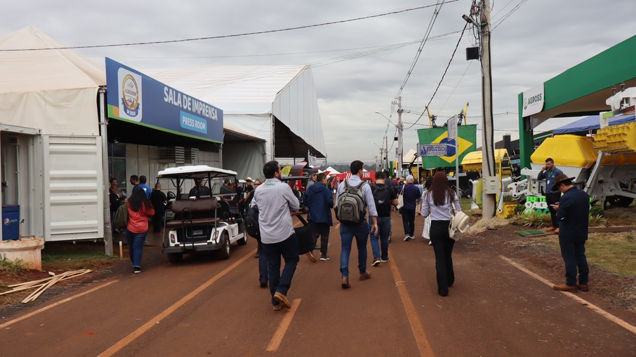 30ª Agrishow alcançou um volume recorde de R$ 14,6 bilhões em intenções de negócios e um público de 197 mil visitantes ao longo dos cinco dias 30ª Agrishow alcançou um volume recorde de R$ 14,6 bilhões em intenções de negócios e um público de 197 mil visitantes ao longo dos cinco dias