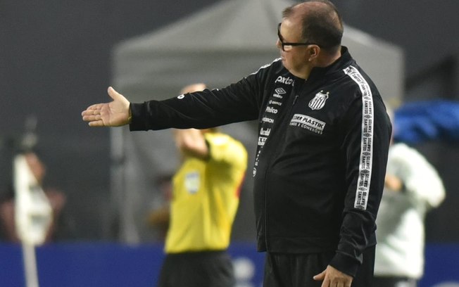 Marcelo Fernandes tem o respaldo da diretoria para seguir no comando do Peixe até o fim de 2023 Marcelo Fernandes tem o respaldo da diretoria para seguir no comando do Peixe até o fim de 2023