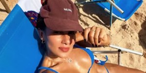 Carol Peixinho posa de biquíni na praia e ganha elogios dos fãs; confira as fotos