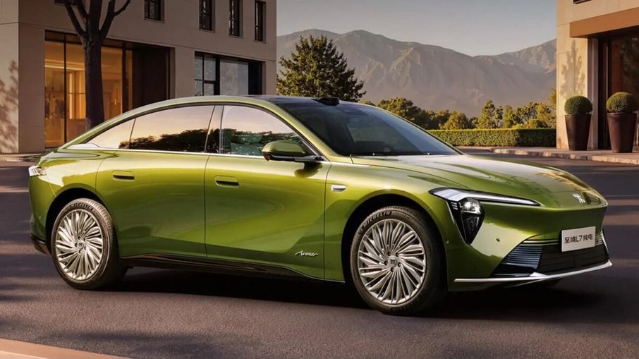 Buick Electra L7 é um sedã de grande porte com versões eletrificadas oferecidas no mercado chinês
