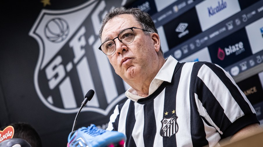 Marcelo Teixeira, presidente do Santos está em busca de um técnico