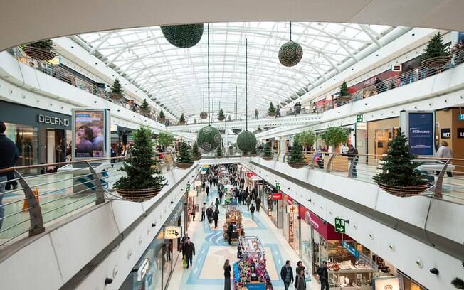 38% dos shoppings foram reabertos no Brasil, seguindo protocolo de segurança e limitando serviços
