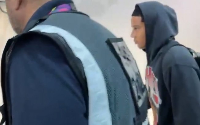 Anthony Valencia desembarcou no Rio de Janeiro para assinar com o Flamengo Anthony Valencia desembarcou no Rio de Janeiro para assinar com o Flamengo