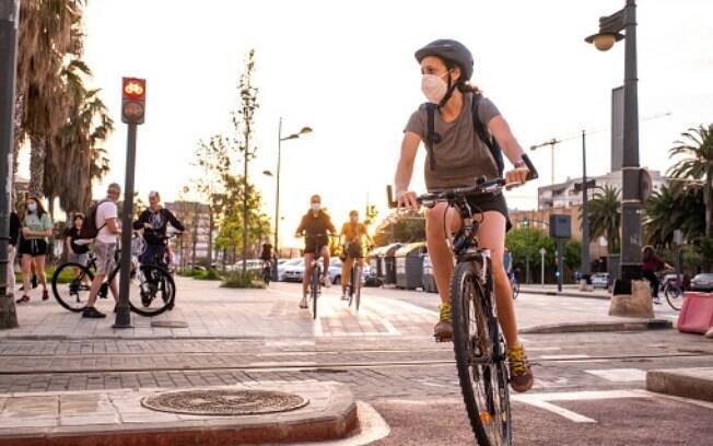 Andar de bicicleta requer cuidados para evitar fraturas e lesões