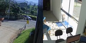 VÍDEO: bebê sai de creche e vai sozinho até o trabalho da mãe