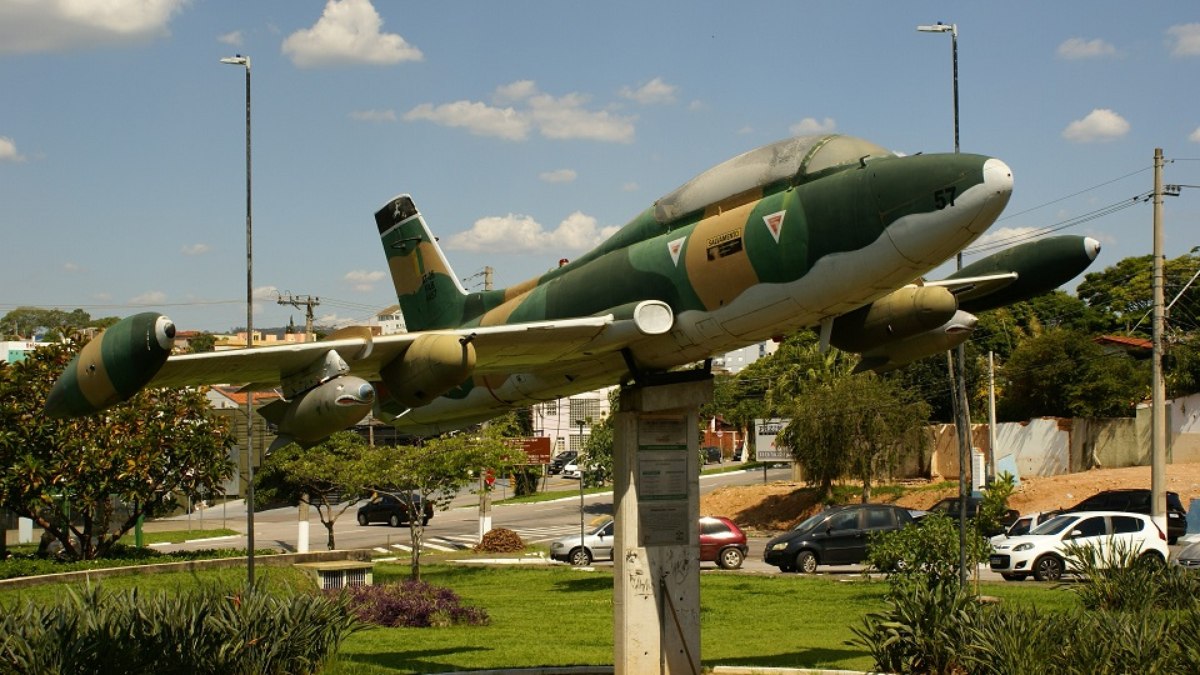 Praça do Avião é uma homenagem aos Expedicionários de Vinhedo