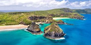 Mulher toma susto com tubarão em Fernando de Noronha