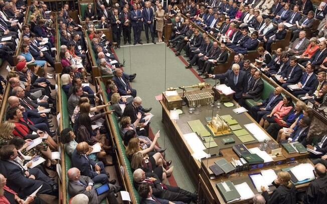 O Parlamento britânico se reuniu no último sábado para a primeira sessão em final de semana desde a Guerra das Malvinas