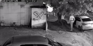 Novo vídeo mostra pastor de peruca e calcinha antes do flagra