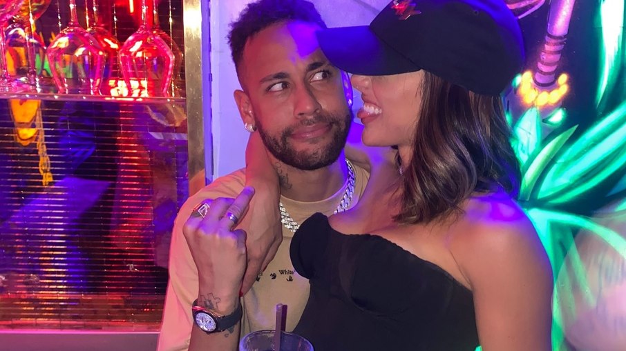 Bruna e Neymar em foto postada nas redes sociais da namorada. Bruna e Neymar em foto postada nas redes sociais da namorada.