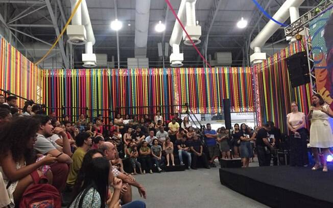 Mesa com a jornalista Cristina Serra com mediação de Elisa Dinis