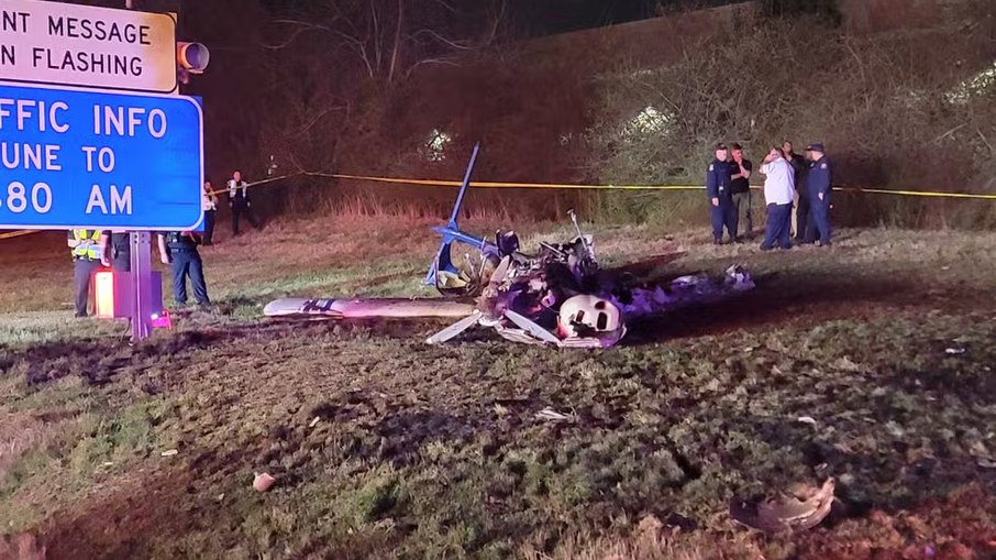 Avião caiu ao lado de rodovia, nos Estados Unidos