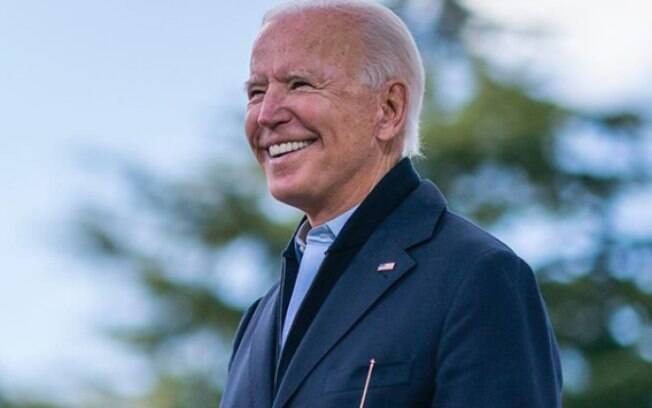 Biden avança nas contagens de votos e o dólar cai
