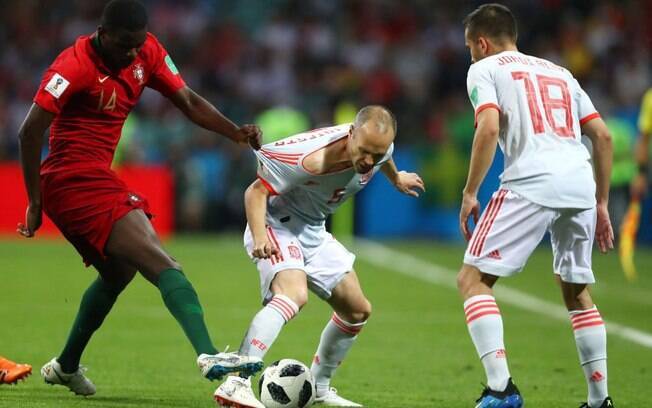 Iniesta durante a partida entre Portugal e Espanha Iniesta durante a partida entre Portugal e Espanha