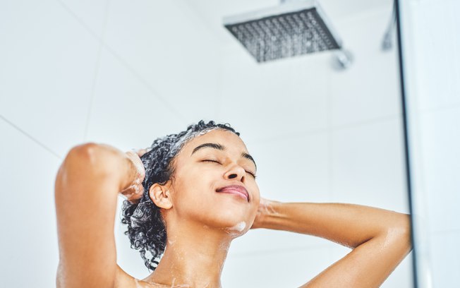 Existe ‘jeito certo’ de lavar o cabelo? Qual é a ordem dos produtos?