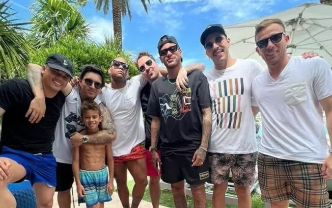 Neymar aproveita férias do PSG ao lado da namorada e amigos em Miami