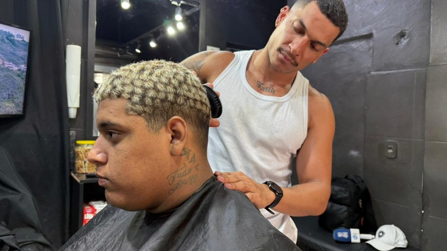 Corte do Jaca: A Identidade Visual que Conquista o Rio e Inspira Barbeiros