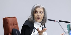 Cármen Lúcia dá nome aos bois e abre porta da cadeia a Bolsonaro