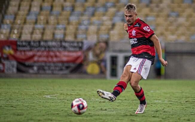 Gabriel Noga comemora retorno aos gramados pelo Flamengo: 'Grandes coisas estão por vir'