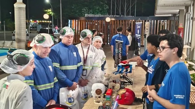 Cão-robô Dom chama atenção durante ação do UniSALESIANO na Nestlé