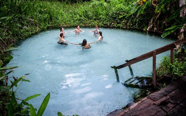 Em dúvida de o que fazer no Jalapão? Os fervedouros são espécies de piscinas naturais que não deixam a pessoa afundar