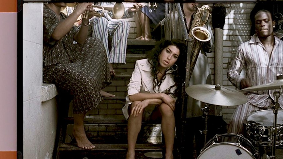 Amy Winehouse: assista a trechos inéditos do sucesso 'Rehab'  