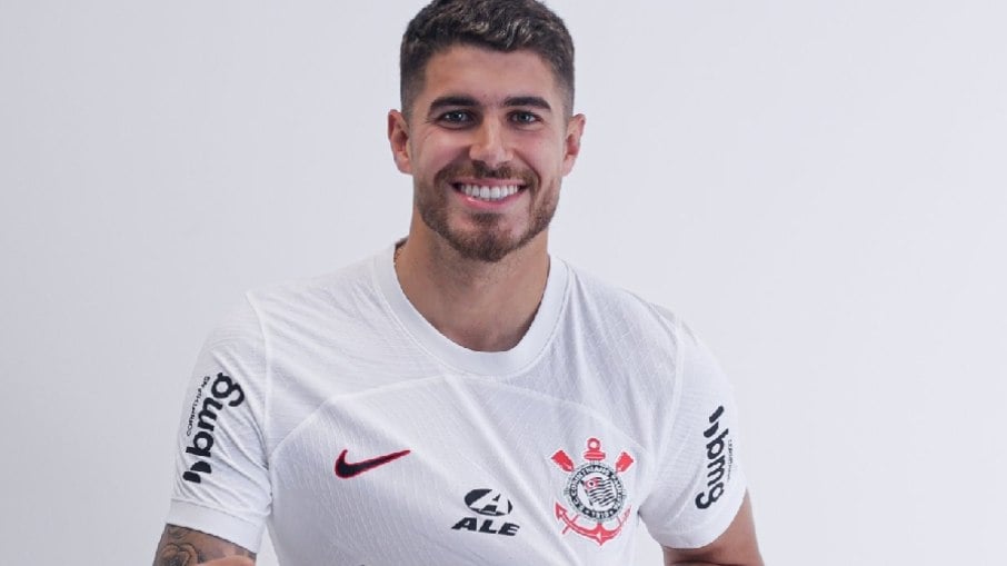 Pedro Raul ainda não conseguiu emplacar com a camisa do Corinthians