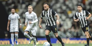 Everson é herói nos pênaltis e classifica o Atlético às oitavas
