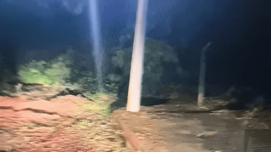GCM resgata menino de 11 anos preso em lamaçal até a cintura em Americana GCM resgata menino de 11 anos preso em lamaçal até a cintura em Americana