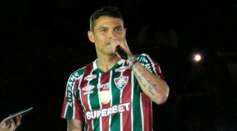 Thiago Silva é apresentado pelo Fluminense com grande festa