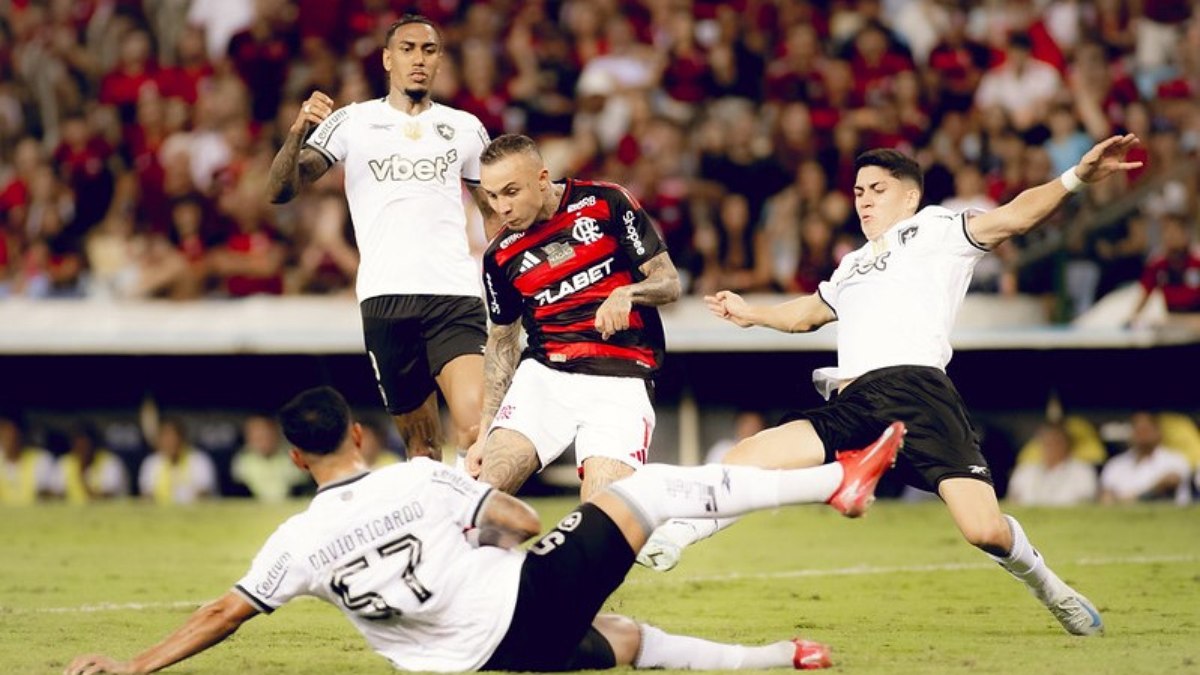 Flamengo empata com Botafogo e vê Palmeiras disparar na liderança Flamengo empata com Botafogo e vê Palmeiras disparar na liderança