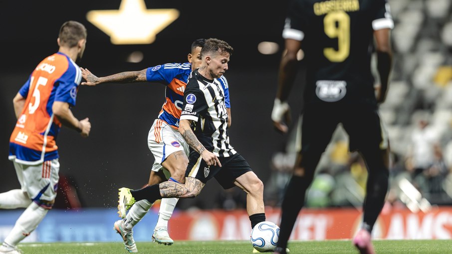 Com sustos, Atlético vence time venezuelano e avança às oitavas